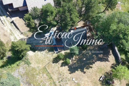 LES ANGLES – CHALET 4 FACES – 90 m² – TERRAIN DE 1 185 m² – VUE LAC DE MATEMALE – VENDU MEUBLÉ