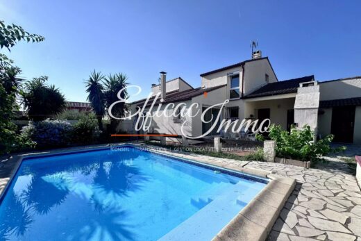 Villa 3 faces entièrement rénovée avec piscine